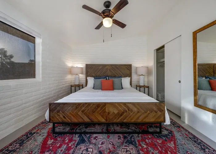 Stylish, Big Yard, 3 Bedroom 2 Ba, Carport, Grill Holiday home Tucson