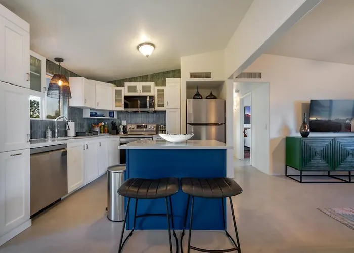 Stylish, Big Yard, 3 Bedroom 2 Ba, Carport, Grill * Tucson