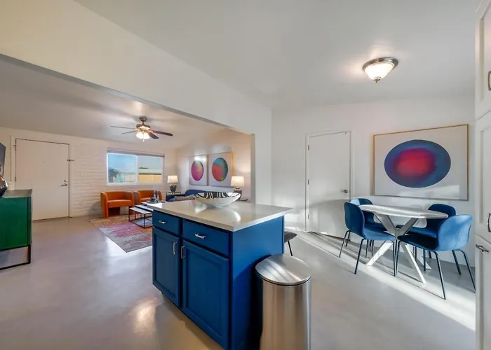 Stylish, Big Yard, 3 Bedroom 2 Ba, Carport, Grill Tucson