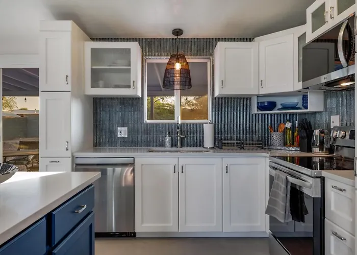 Stylish, Big Yard, 3 Bedroom 2 Ba, Carport, Grill Tucson