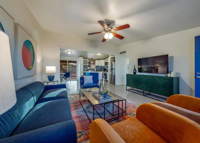 Stylish, Big Yard, 3 Bedroom 2 Ba, Carport, Grill Tucson