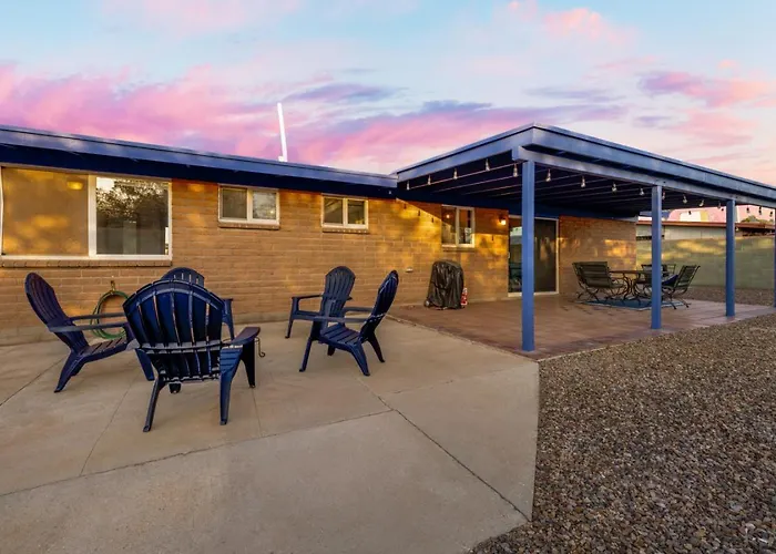 Stylish, Big Yard, 3 Bedroom 2 Ba, Carport, Grill *